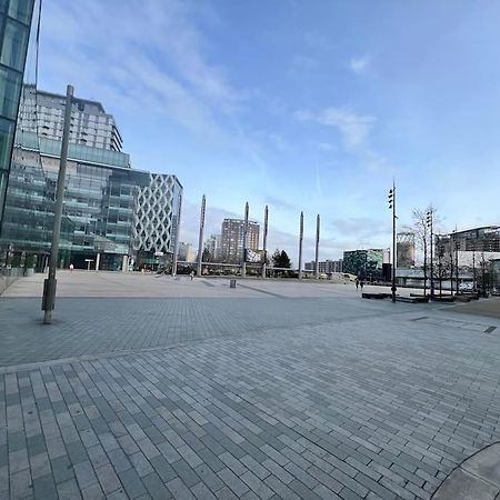 Spacious 2 Bedroom Flat Stunning Waterside View Manchester Exterior foto